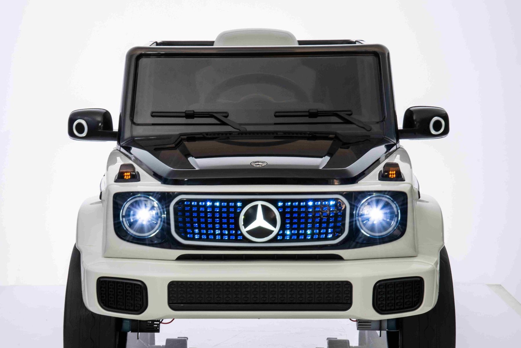 Elektrické autíčko Mercedes-Benz EQG 12V, biele, LED Podsvietené častí karosérie, funkčné predné aj zadné svetlá, 2.4 GHz diaľkové ovládanie, USB/Aux Vstup, Lítiová batéria, 2 X 35W motor, ORIGINÁL licencia